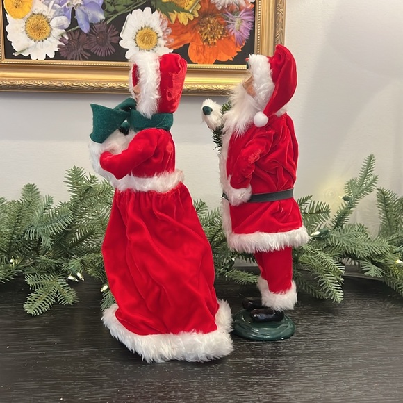 Byers’ Choice Carolers - Picture 4 of 7